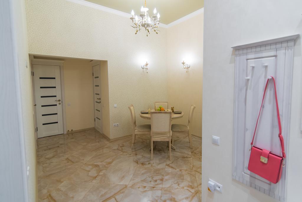 Vip Apartment Na Derebasovskoi Odesa Exterior foto