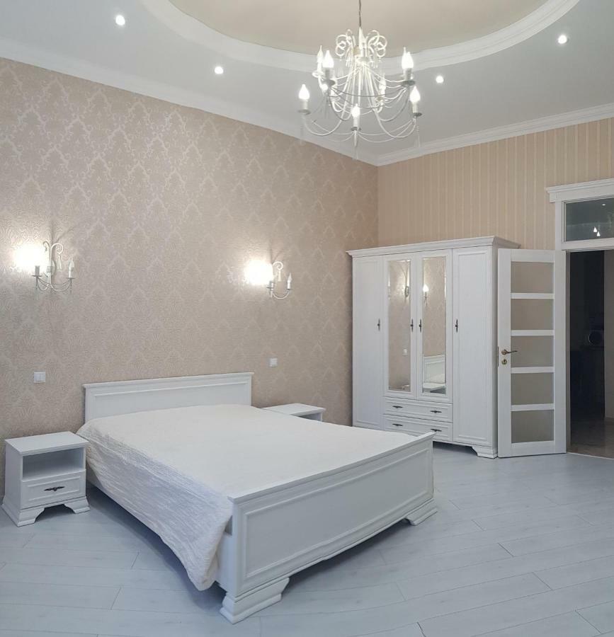 Vip Apartment Na Derebasovskoi Odesa Exterior foto